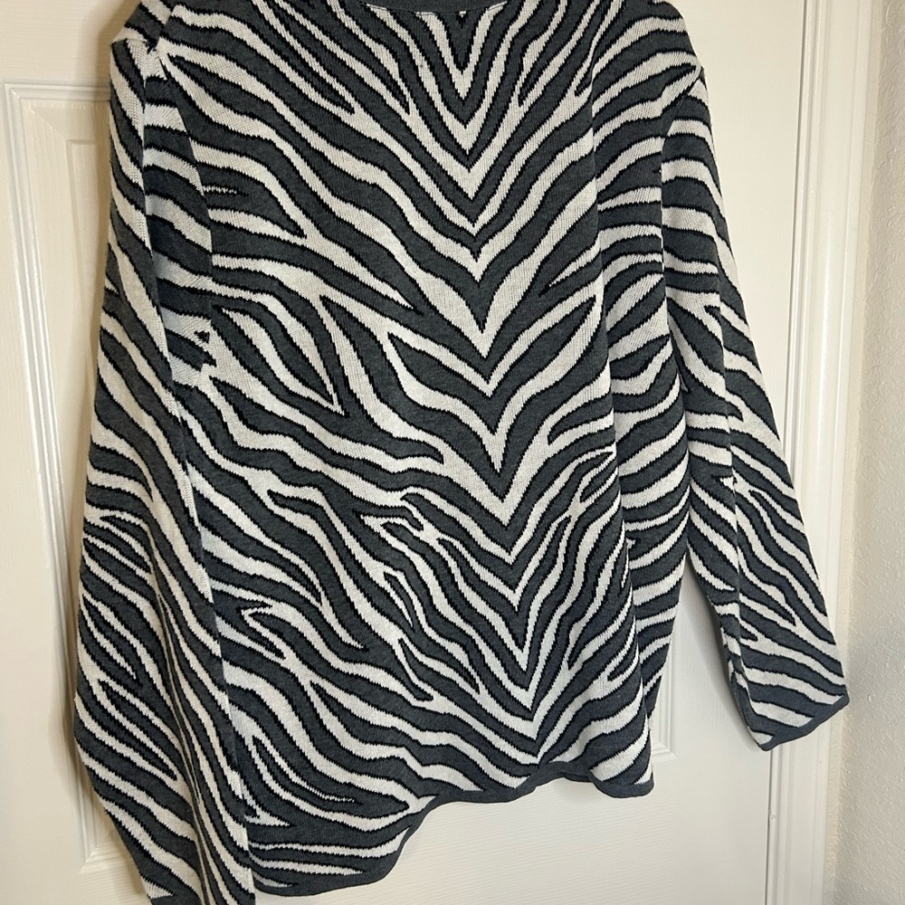 Alfred Dunner Black and White Knit Top - Picture 6 of 7